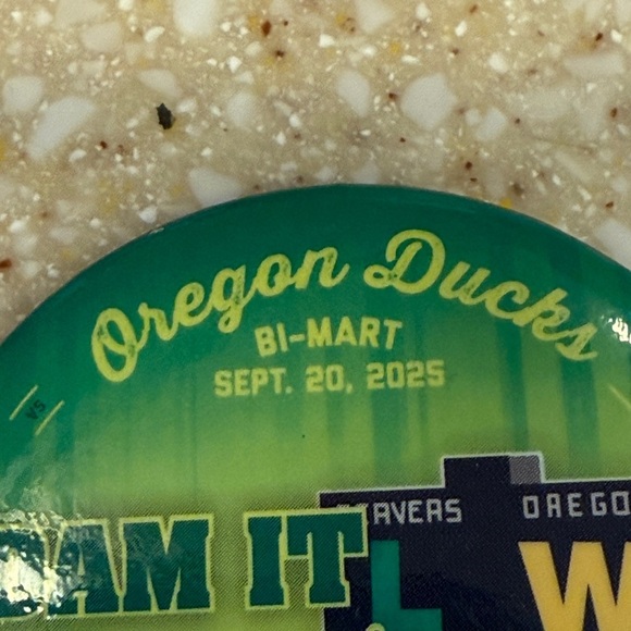 Oregon Ducks vs Oregon State Beavers Button Selection Sept.20 2025 - Picture 2 of 7